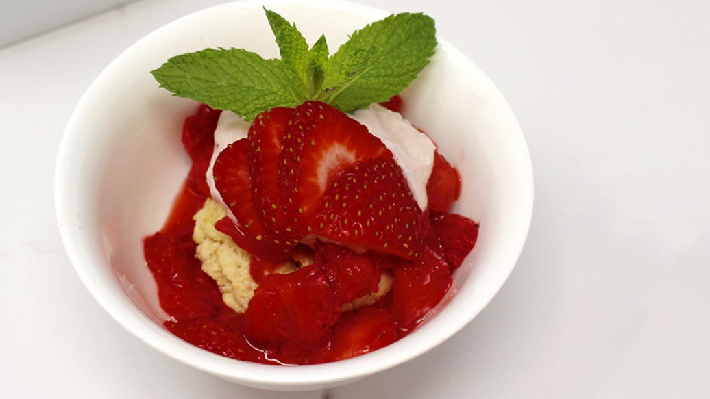 Strawberry Shortcut Cake