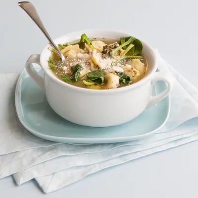 Spinach and Pesto Tortellini Soup