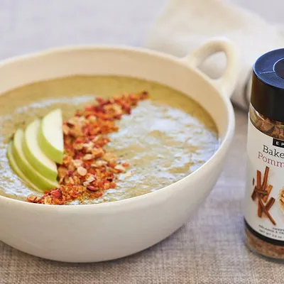 Baked Apple Pie Smoothie Bowl