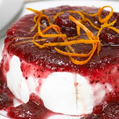 Baked Brie with Cranberry Sauce