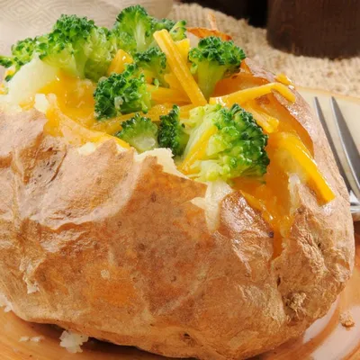 Broc ’n Cheese Dinner Jacket Potatoes