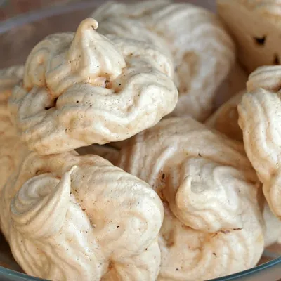 Chai Tea Meringues