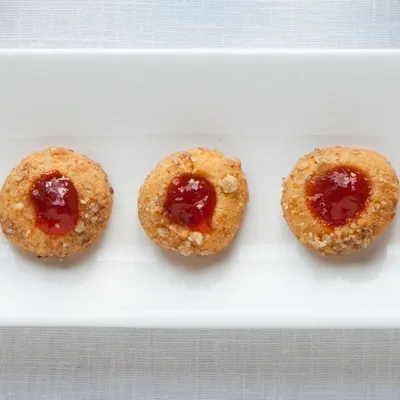 Cheddar Shortbread Cookies with Red Pepper Jelly