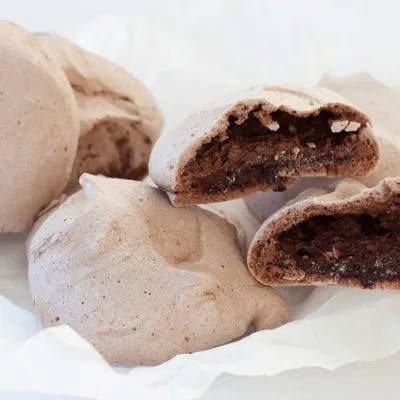 Chocolate Meringue Kisses