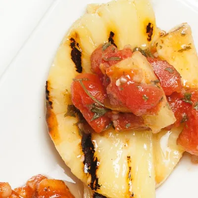 Grilled Pineapple for Burgers