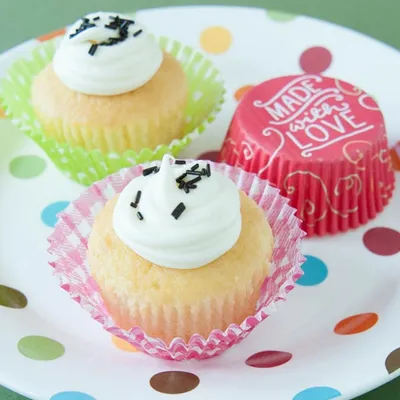 Lemon Vanilla Cupcakes & Quick Creamy Icing