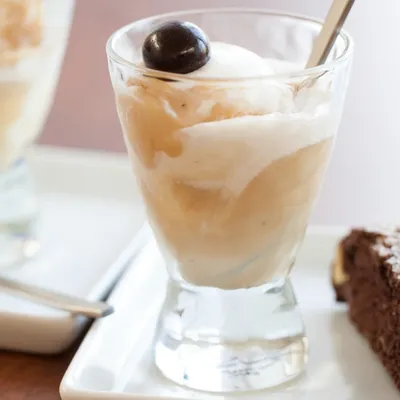 Mini Sundaes with Caramel Sauce