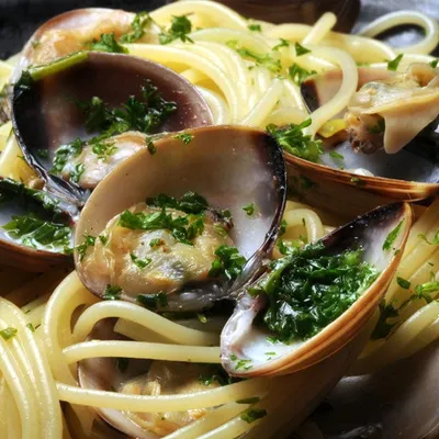 Spaghetti with Garlicky Clam Sauce