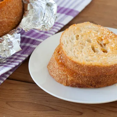 Sriracha Garlic Bread