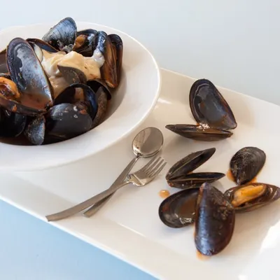 Steamed Mussels with Aioli