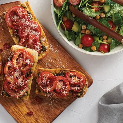 Pesto Tomato Garlic Bread