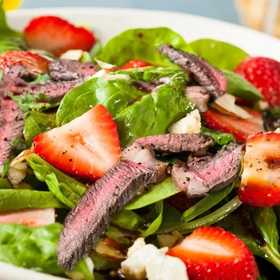 Steakhouse Strawberry & Spinach Salad